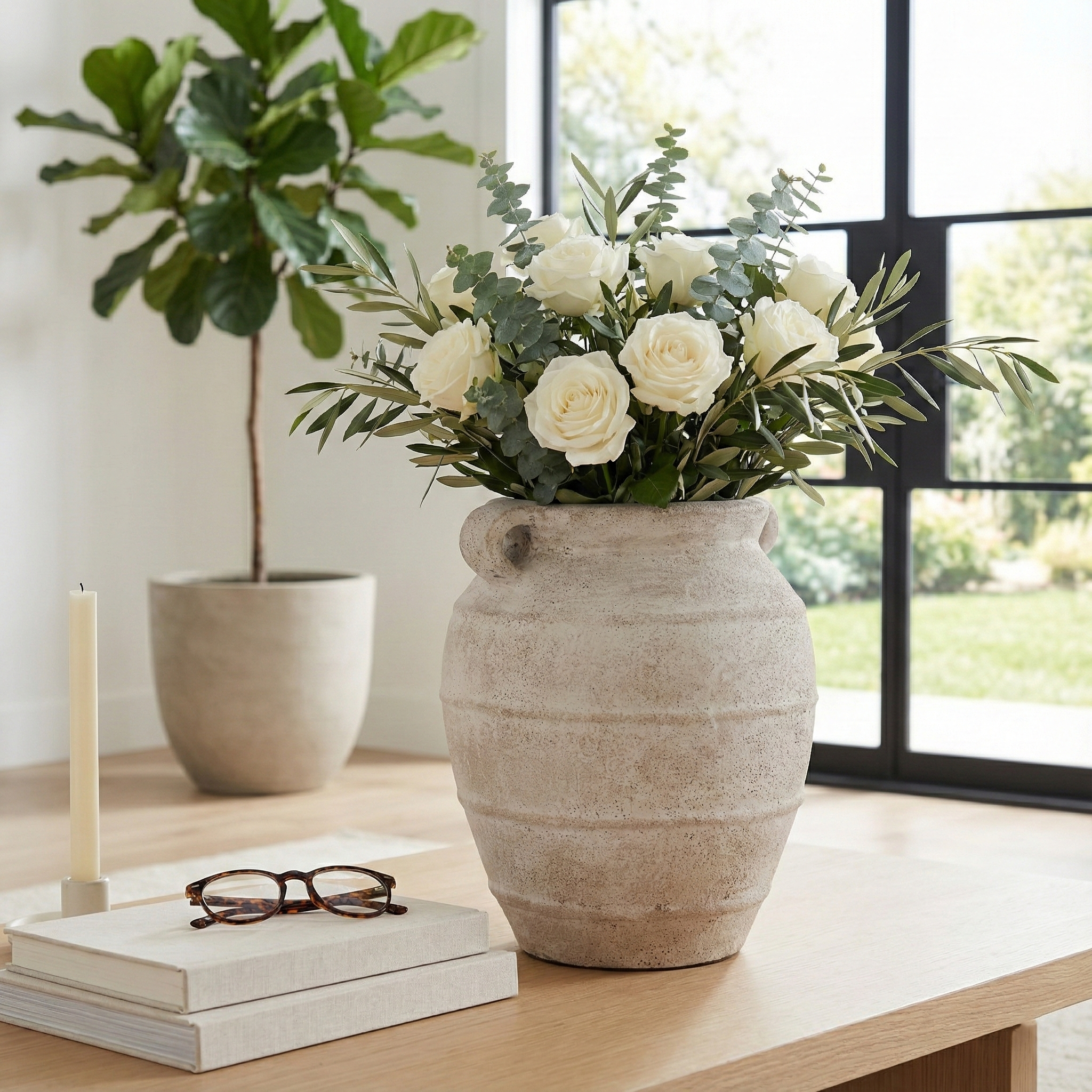 Lysithea Vase