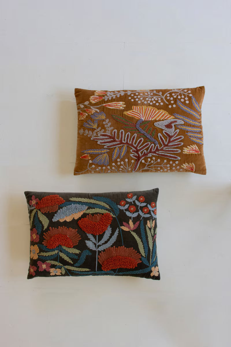 Set of 2 Embroidery Pillows with Flowers