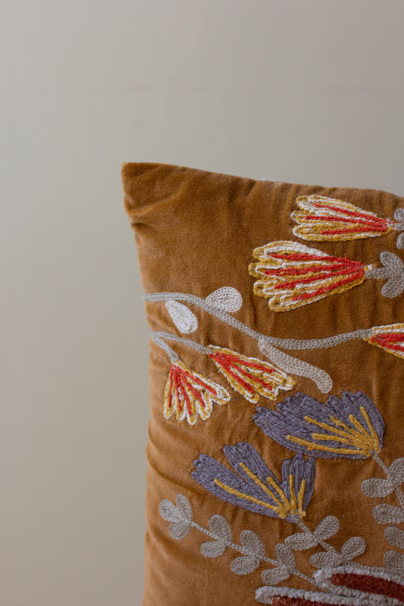 Set of 2 Embroidery Pillows with Flowers