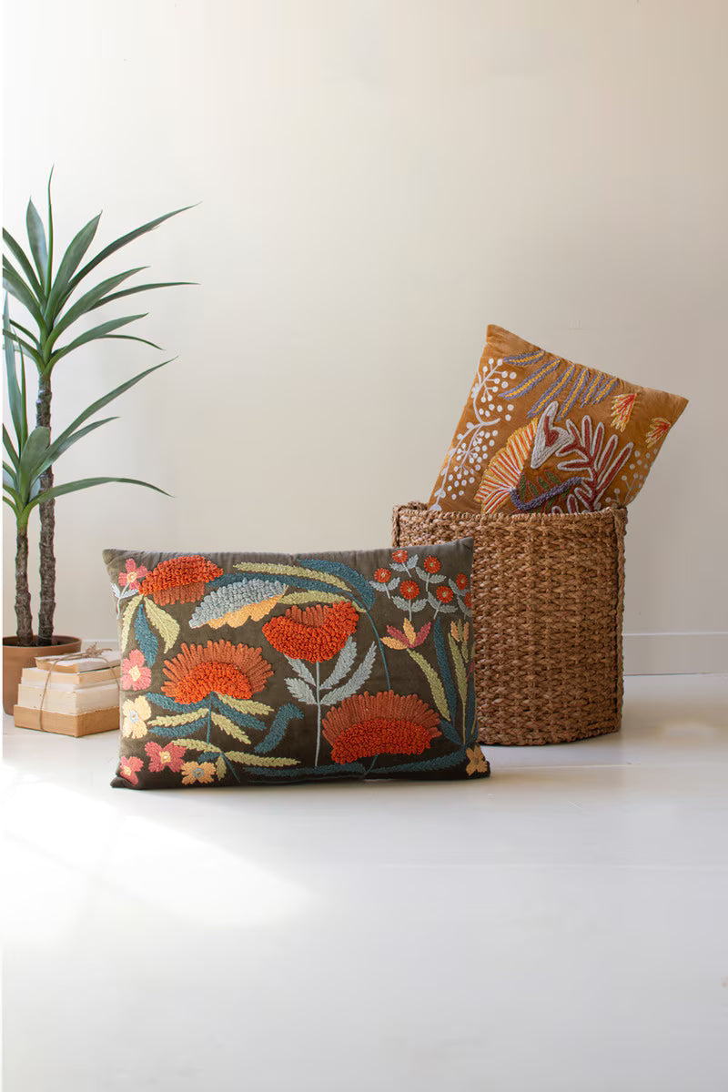 Set of 2 Embroidery Pillows with Flowers