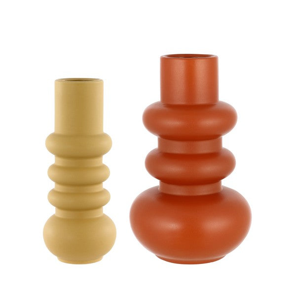 Two ceramic vases, one beige and one terracotta, on a white background