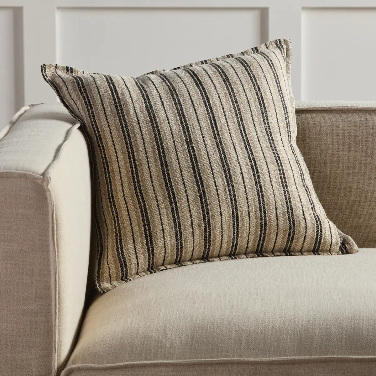 #throw pillow shape_square