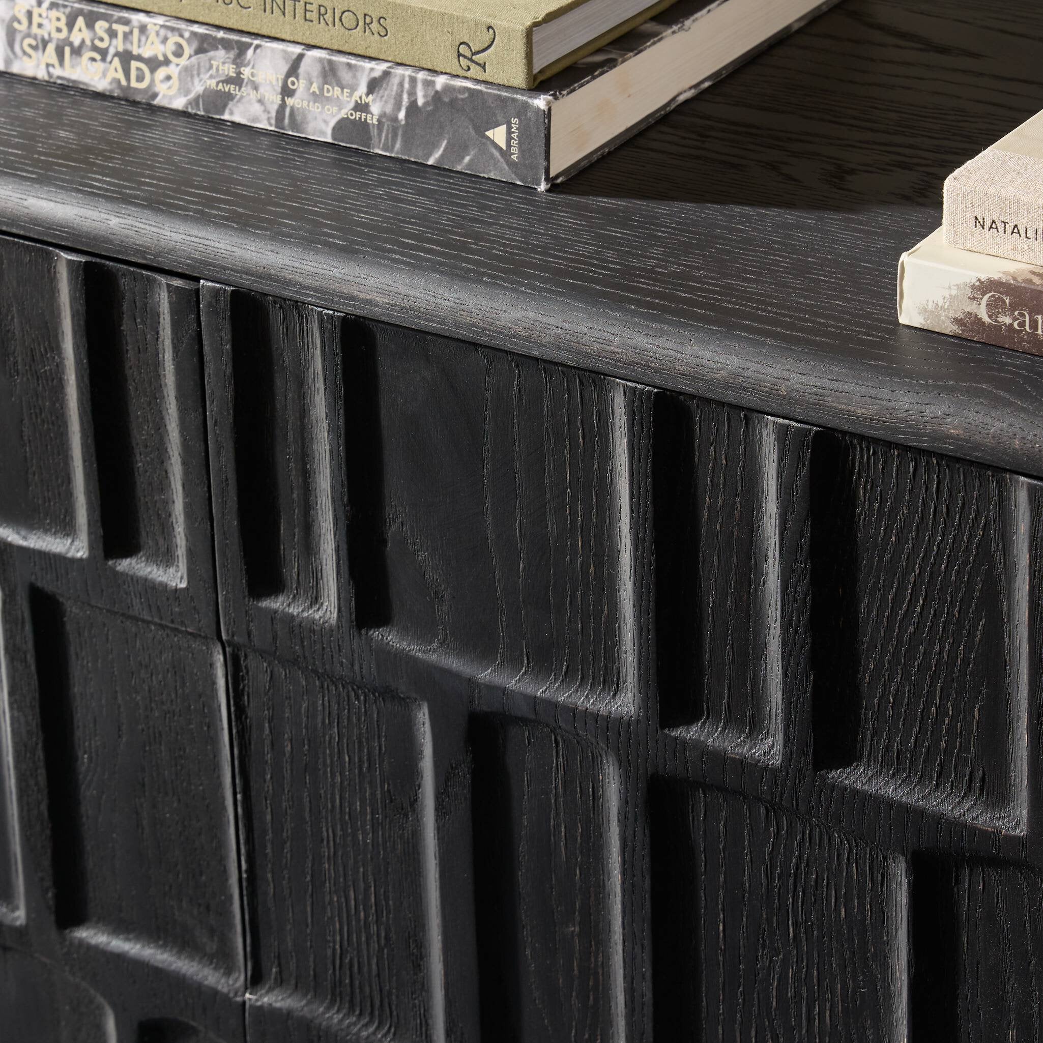 Ezri Media Console