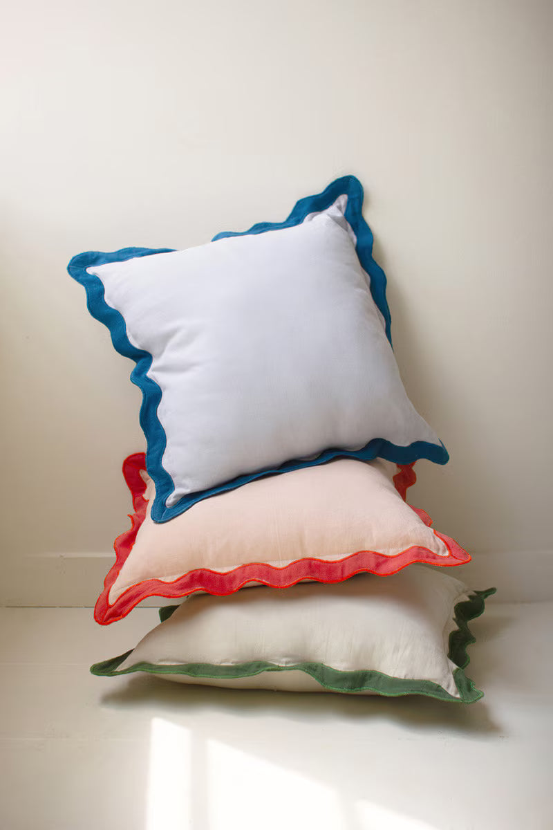 Set of 3 Cotton Pillows with Ruffle Edge