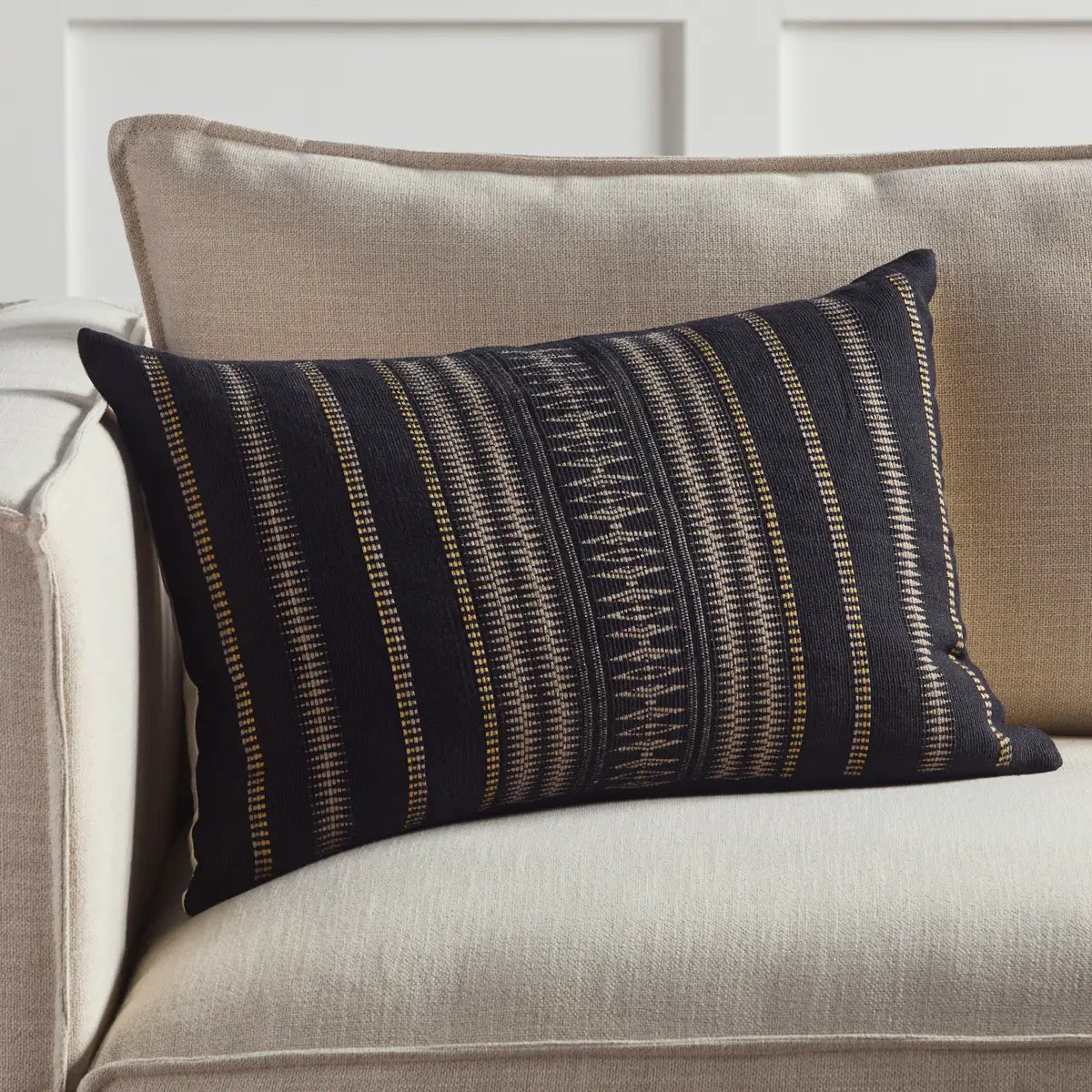Dzukou Lumbar Pillow