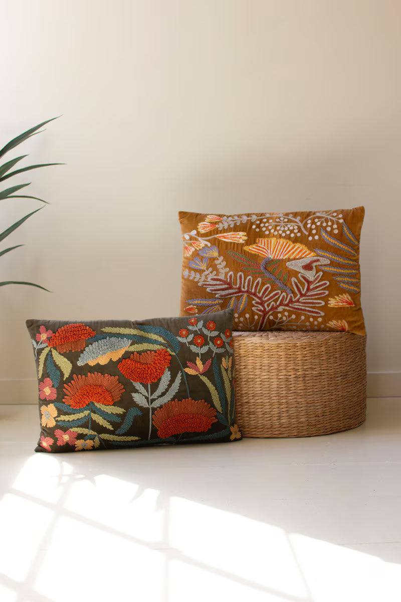 Set of 2 Embroidery Pillows with Flowers